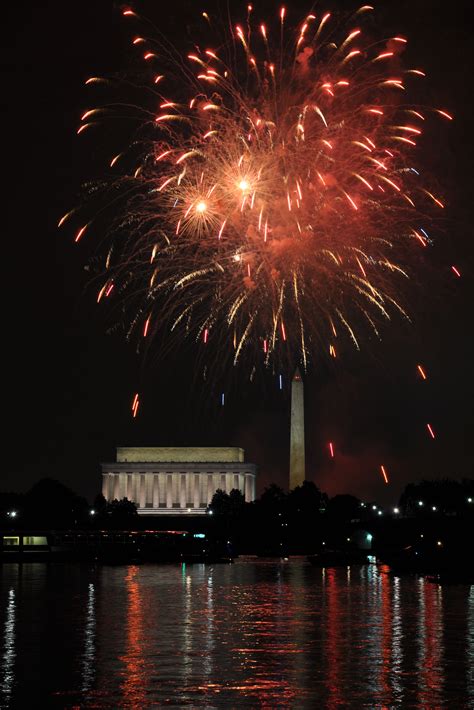 File:Fourth of July Fireworks at Washington DC - 1.jpg - Wikimedia Commons