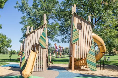 denver-colorado-playground-wood-towers-leaf-slides - Earthscape Play