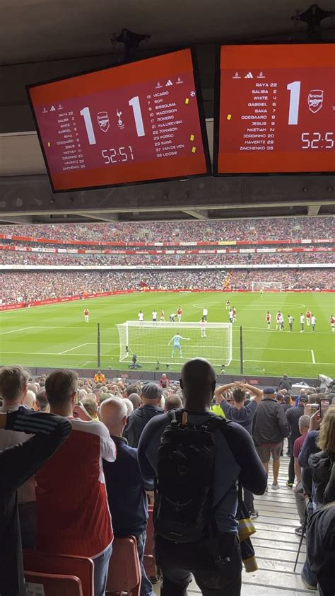 Saka penalty - North Bank reacts : r/Gunners