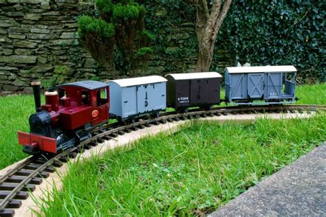 How to Make a Temporary Garden Railway/Railroad Track - HobbyLark