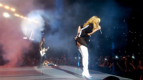 Rihanna Diamonds World Tour live from Paris - YouTube