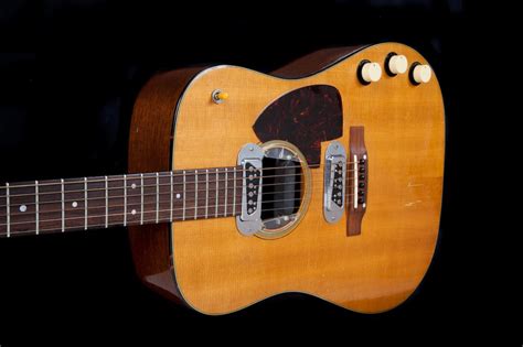 Kurt Cobain's 'MTV Unplugged' guitar expected to fetch $1 million at auction | Daily Sabah