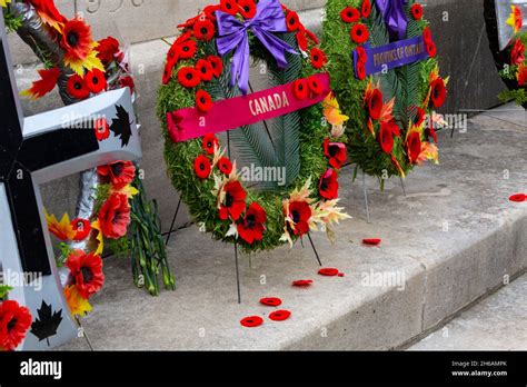 Remembrance day cenotaph canada hi-res stock photography and images - Alamy