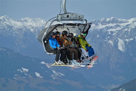 Ski Lift Guide: The Different Types and How to Use Them | ChaletFinder Blog