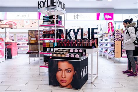 Kylie Jenner, Coty Can Pout Over Covid Lipstick Sales Slump - Bloomberg