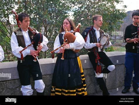 Traditional galician costume hi-res stock photography and images - Alamy