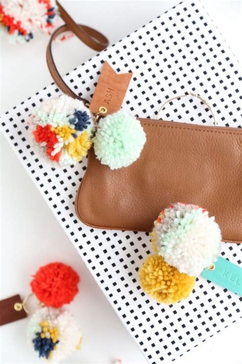 Make Pom Pom Luggage Tags | Diy pom pom, Leather diy, Pom pom