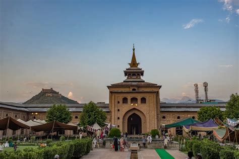 Jamia Masjid Srinagar Pictures and Blog in 2020 | Masjid, Srinagar ...