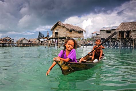 Bajau people, the people that live in the middle...