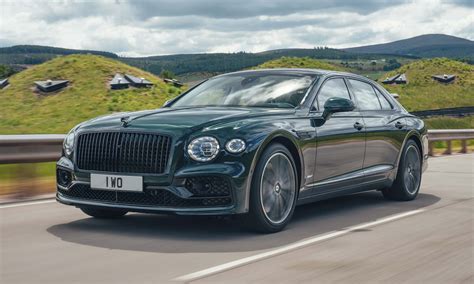 Bentley Flying Spur Hybrid: First Look - autoNXT.net