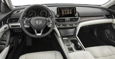 Accord Interior | Honda Opens Up Space | WardsAuto