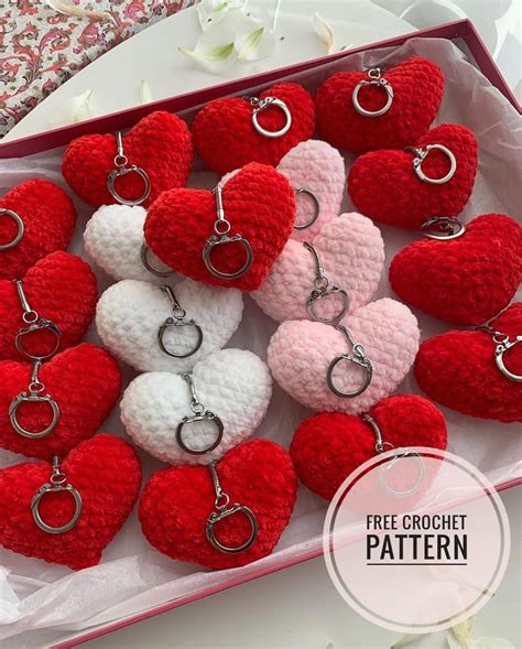 Crochet heart keychain free pattern | Amiguroom Toys