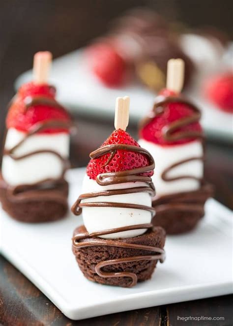 Chocolate strawberry dessert kabobs on iheartnaptime.com -EASY and ...