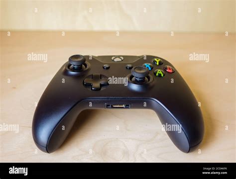 Xbox black wireless controller Stock Photo - Alamy