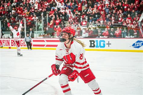 Wisconsin women’s hockey split top-ranked matchup to close out the ...