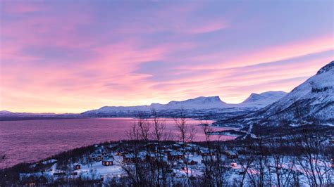 Morning hike in Abisko “HERE COMES THE SUN”