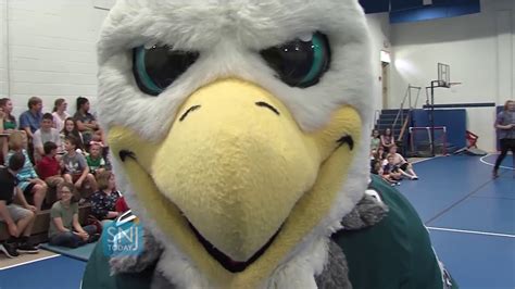 Eagle Gallery: Philadelphia Eagles Mascot Pictures