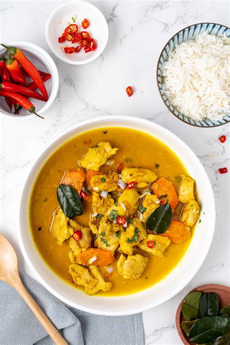 Authentic Thai Yellow Curry Chicken - Fitsian Food Life