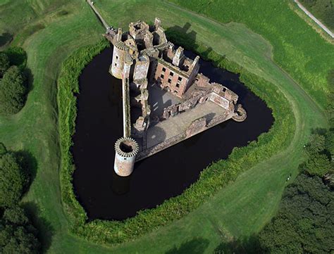 Caerlaverock Castle - LeRoy-Quebec