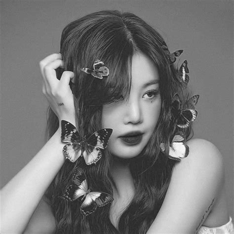 Soojin (G)I-DLE gidle black and white aesthetic icon Black And White Girl, Black And White ...