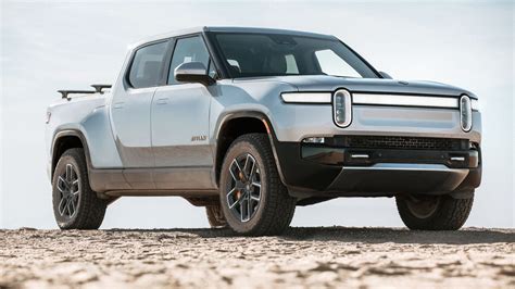 Rivian’s R1T electric pickup arrives with head-snapping power, eye-popping tech