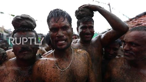 Faecal festival – cow dung fight brings Hindus 'good health' | Health ...