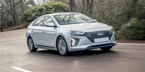 Hyundai Ioniq Plug-in Review 2024 | Drive, Specs & Pricing | Carwow