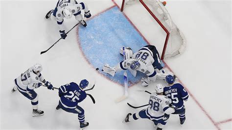 Lightning lose Game 1 to Maple Leafs, 5-0 | WFLA