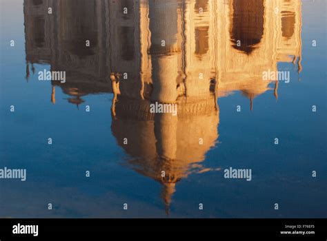 Reflection, taj mahal, agra, delhi, india, asia Stock Photo - Alamy