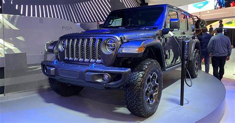 Jeep Wrangler 4xe plug-in hybrid charges toward December launch - CNET