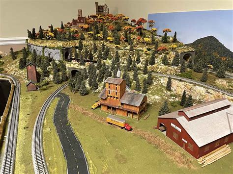 5 Remarkable N Scale Layouts 4x8