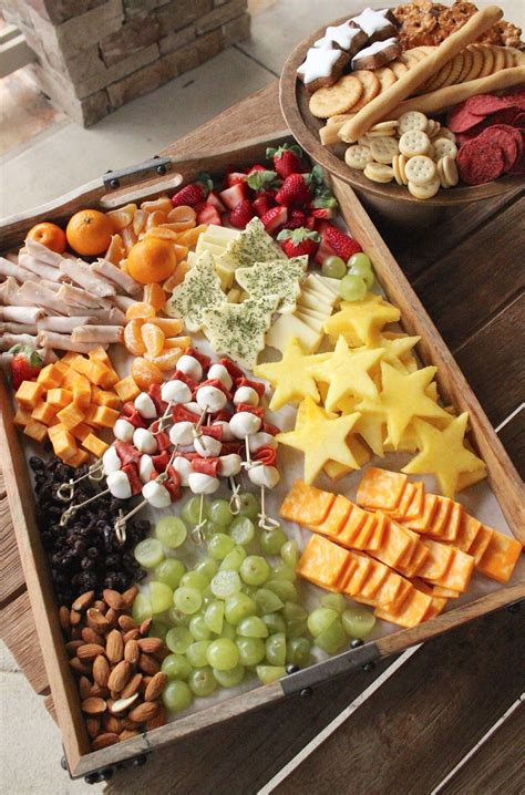 holiday Christmas cheese tray for kids | Party food appetizers, Holiday cheese platter ...