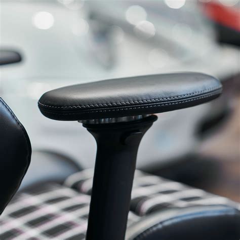 The Recaro Classic LX Star: An Office Chair For Petrolheads