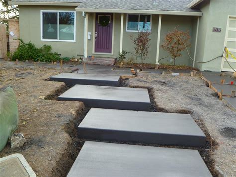 Decorate the Patio using Concrete Stepping Stones – TopsDecor.com