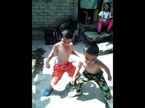 Niños bailando reggaeton - YouTube