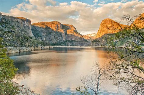 A Map and Guide to Hetch Hetchy Reservoir at Yosemite