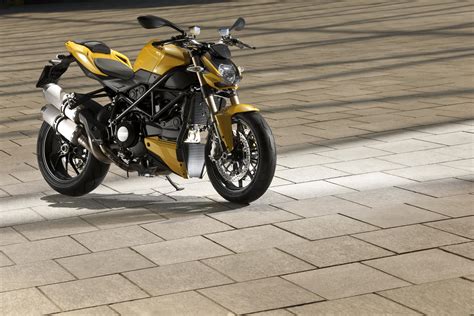 Ducati Streetfighter 848 Mega Gallery - Asphalt & Rubber