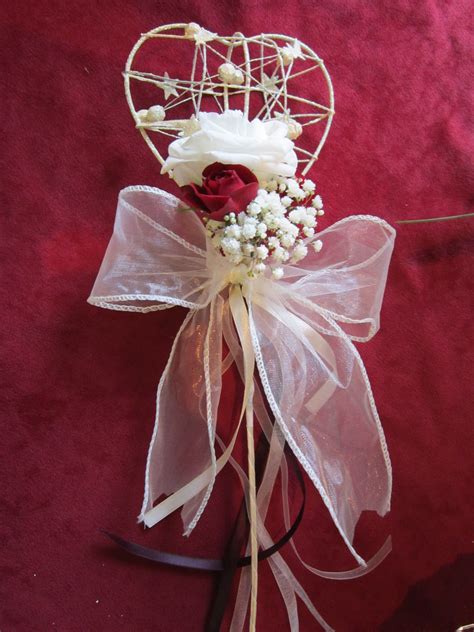 Flowergirl wand | Flower girl wand, Red wedding flowers, Bridesmaid flowers