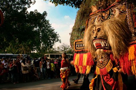 Gelap dan Terang Festival Reog Nasional