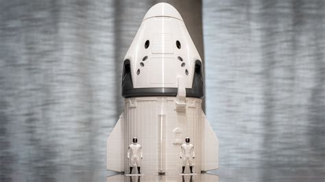 How We Designed the SpaceX "Dragon" Model - Morethan3D Blog