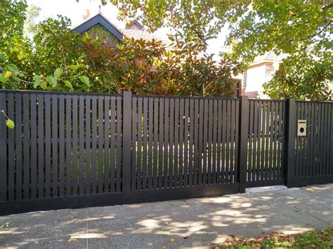 Fence Painting - Professional Painter in Melbourne - VIC PAINTER