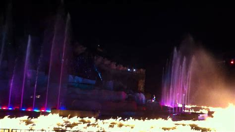 Fantasmic : Mickey Mouse slays the Dragon - YouTube