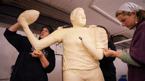 Caitlin Clark and Kurt Warner butter sculptures are a thing