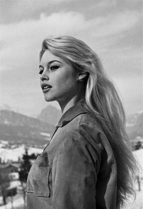 Brigitte Bardot in 2022 | Brigitte bardot, Brigitte bardot hair, Bardot hair