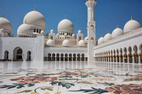 A Photo Tour of Abu Dhabi and Dubai | Earth Trekkers