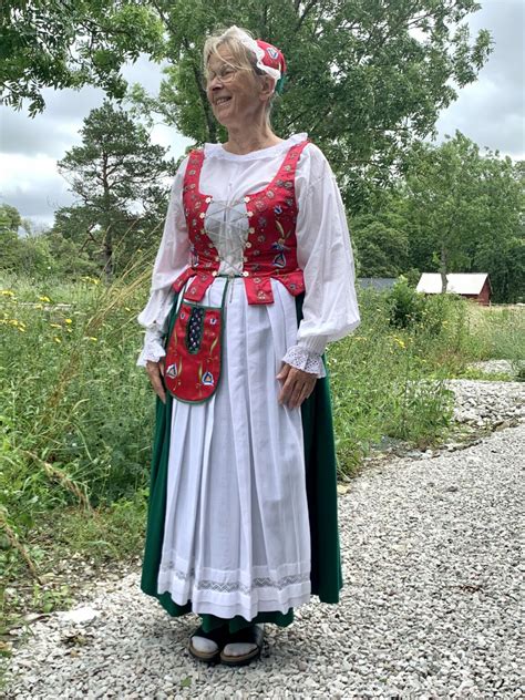 Traditional Swedish Clothing: The National & Regional Folk Costumes of Sweden