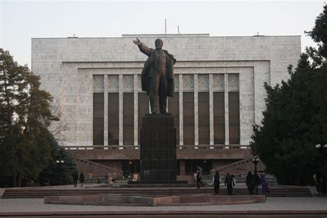 Lenin Statues and Historical Remembrance - Live and Let's Fly