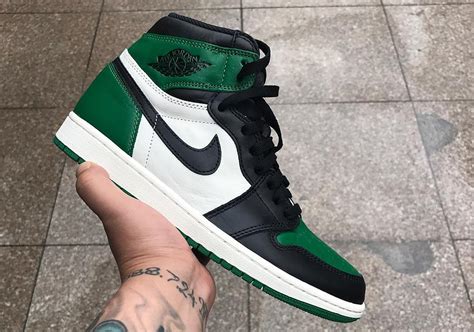 Air Jordan 1 Retro High OG "Pine Green" 555088-302 | SneakerNews.com