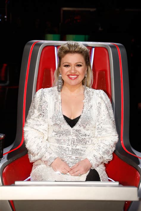 Kelly Clarkson Looks Slim and Happy on The Voice Season 15