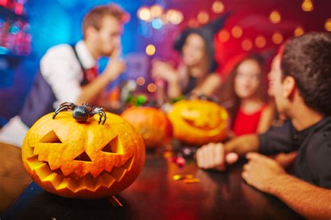 4 Boo-tiful Halloween Bar Crawls | Houstonia Magazine